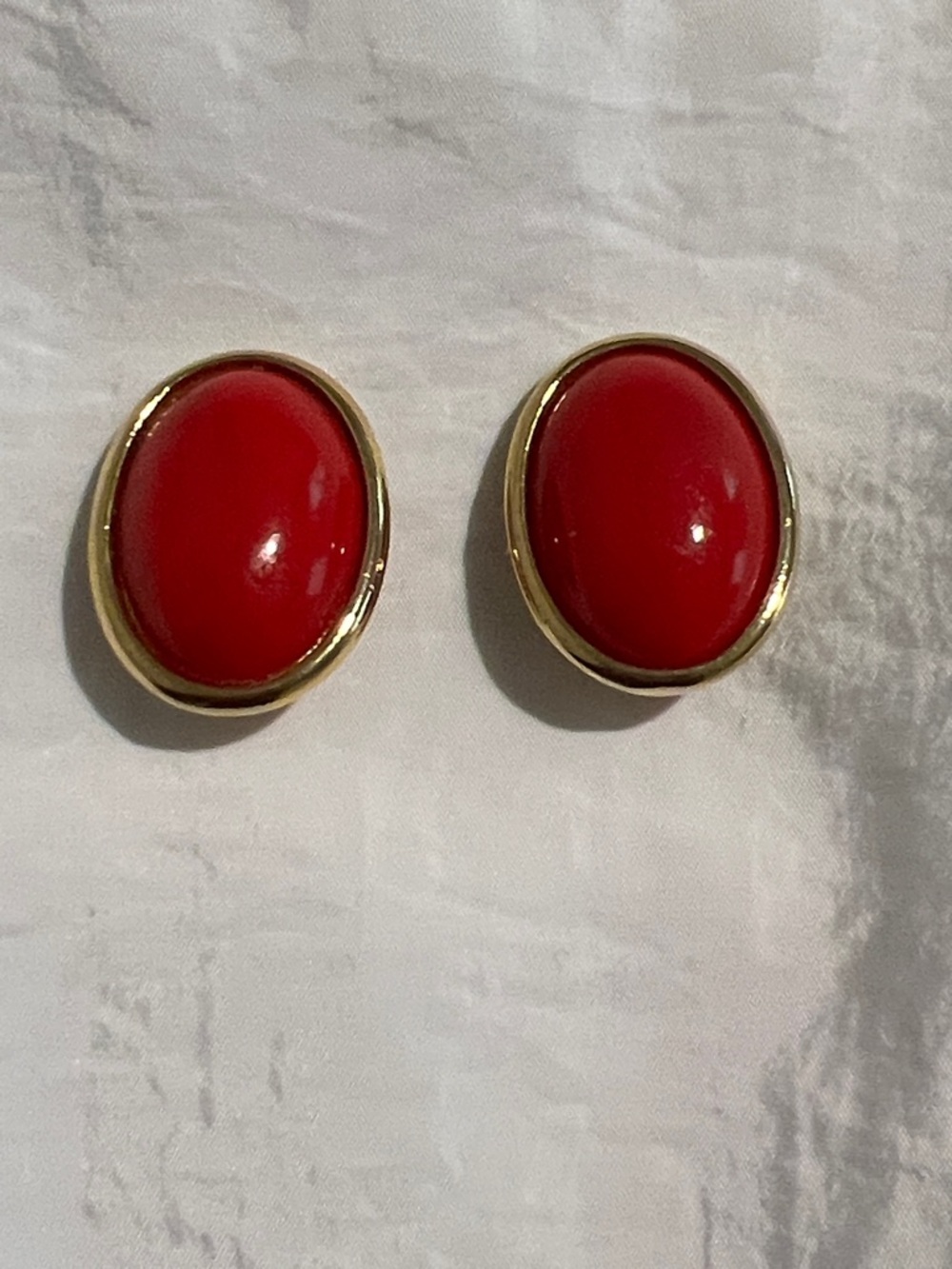 Vintage LCI Liz Claiborne Red Cabochon Clip On Earrings Gold Tone